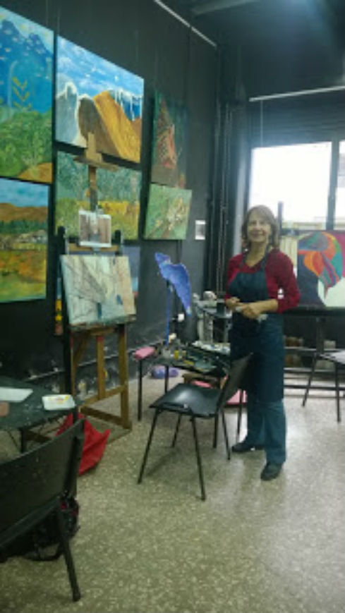 colgado-de-cuadros-para-taller-de-arte-graciela-bovetti-colgando-cuadros-1