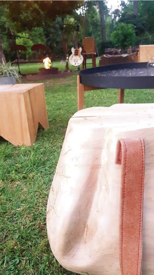 Muebles de madera tallados a mano