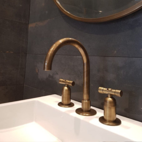 Grifería artesanal de pared para baños – Linea Bronx – Mery Del Cerro – Robinet